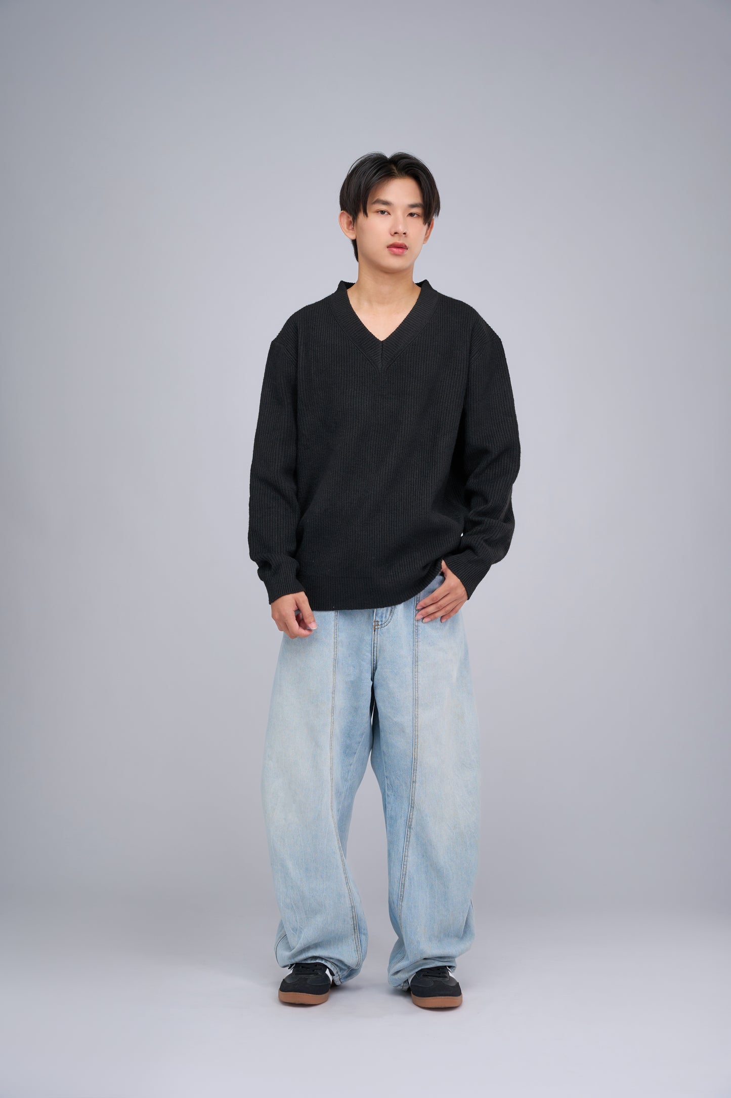 FILLIP J Fine-knit V-neck Sweater
