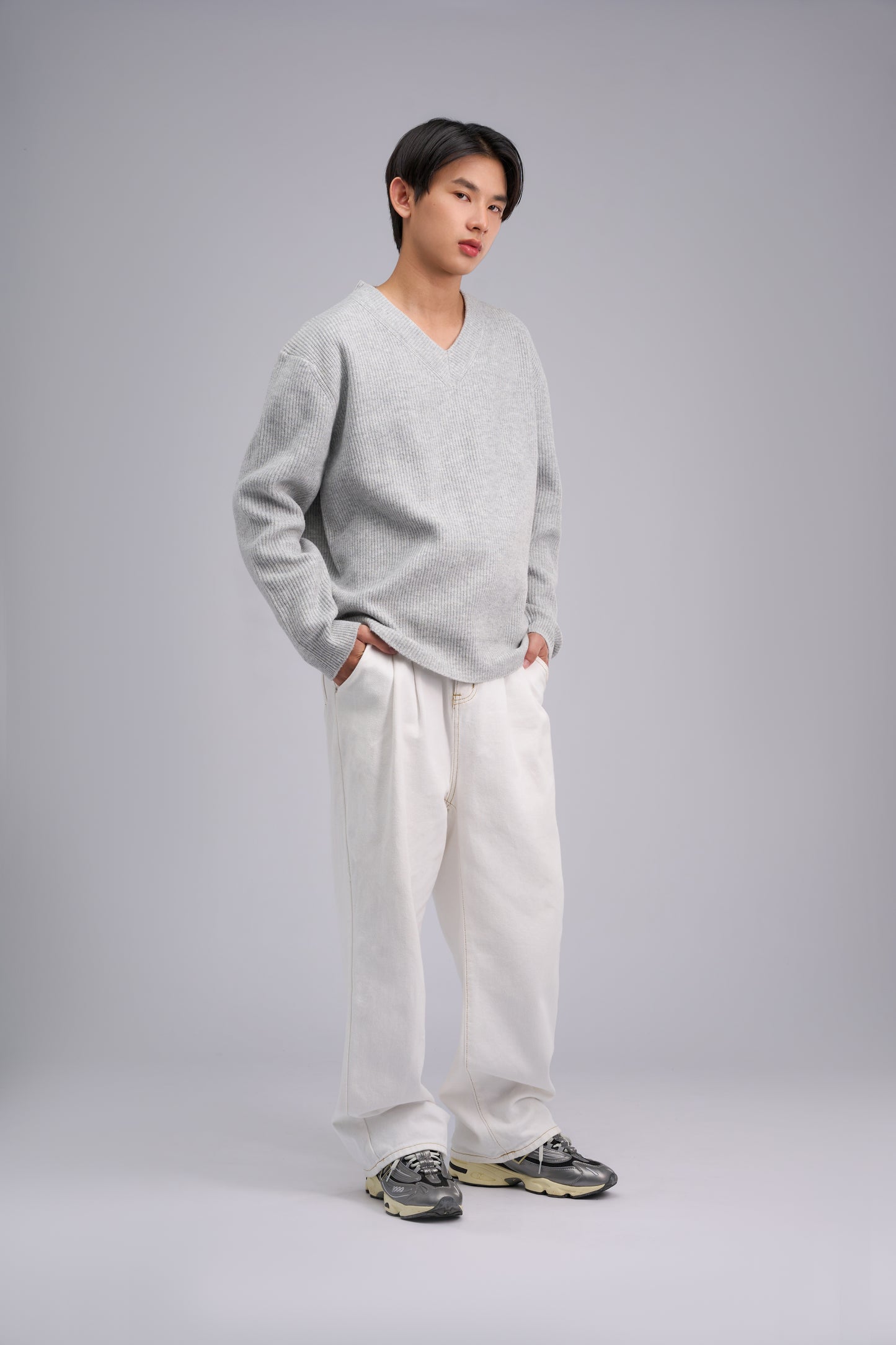 FILLIP J Fine-knit V-neck Sweater